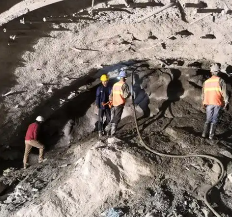 桐梓拱顶带模注浆料的施工流程及注意事项